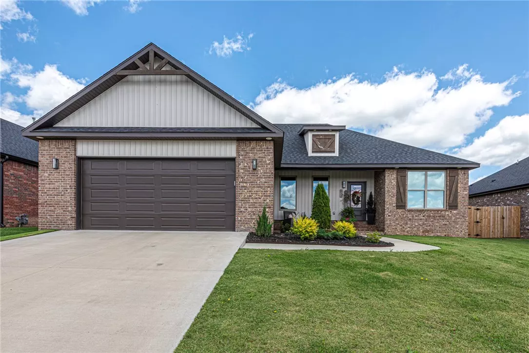 Prairie Grove, AR 72753,852 Round Top St