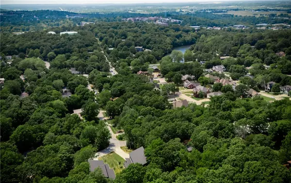 Fayetteville, AR 72701,1038 N Lakeside Dr