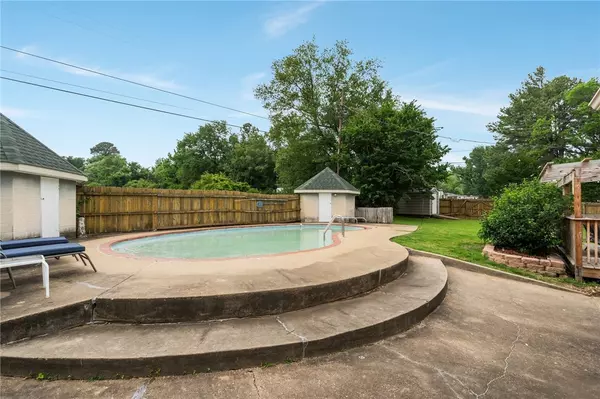 Van Buren, AR 72956,19 Crape Myrtle Rd