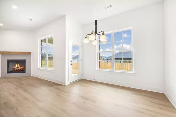 Prairie Grove, AR 72753,871 E Buchanan St