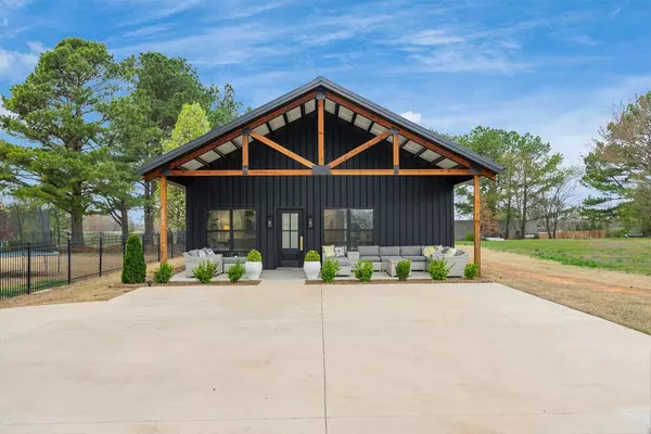 Rogers, AR 72758,6082 Pack Ln