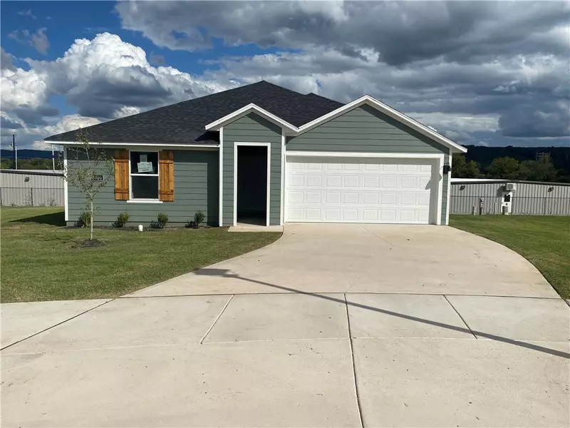 1040 Rently St, Prairie Grove, AR 72753