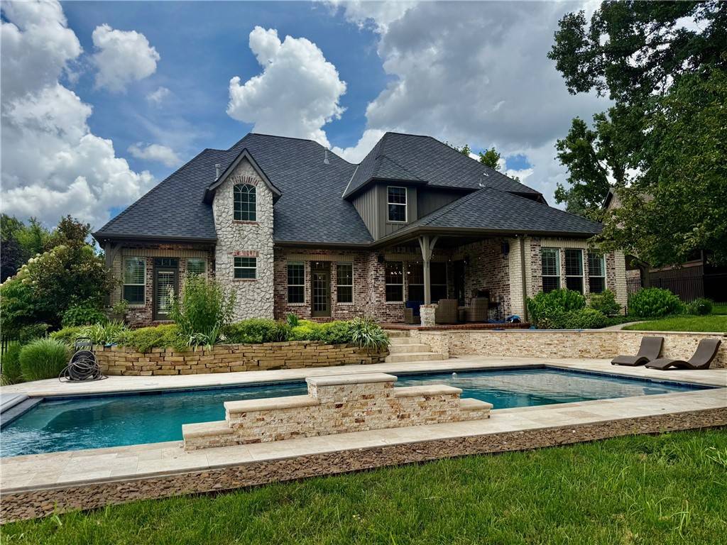 1000 NW Provence Pl, Bentonville, AR 72712