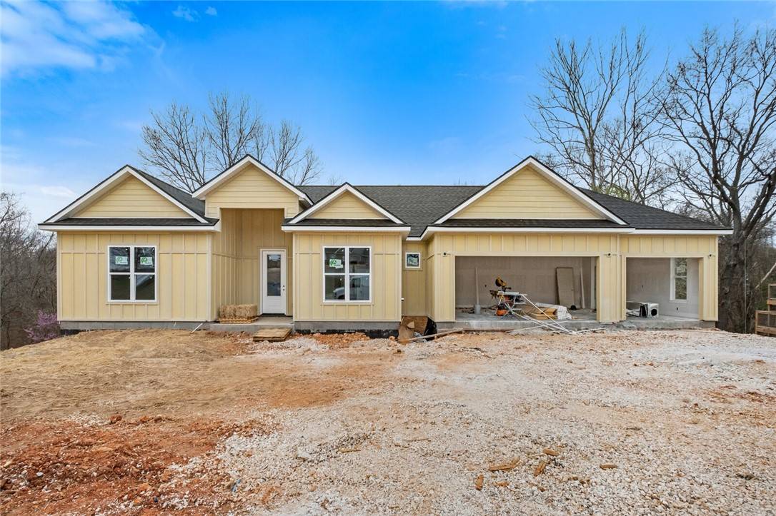 2055 Collins Dr, Pea Ridge, AR 72751