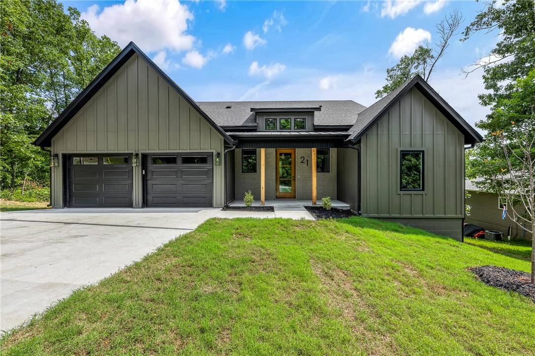 21 Hermitage Ln, Bella Vista, AR 72715
