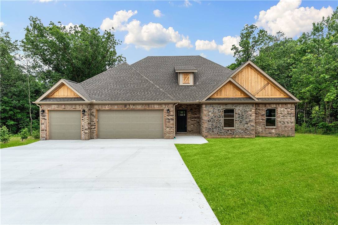 72 Kirkwall Dr, Bella Vista, AR 72715
