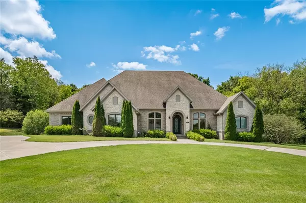 545 Winding Spring Dr, Fayetteville, AR 72703