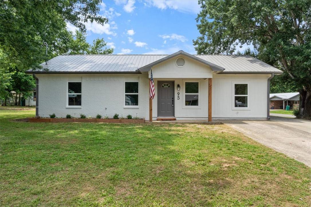 95 Pleasant St, West Fork, AR 72774