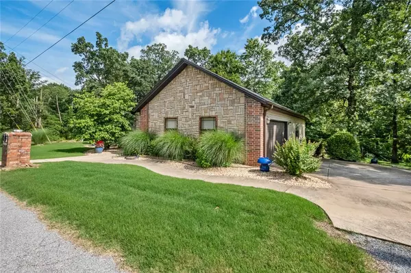 Bella Vista, AR 72714,62 Dickenshire Dr