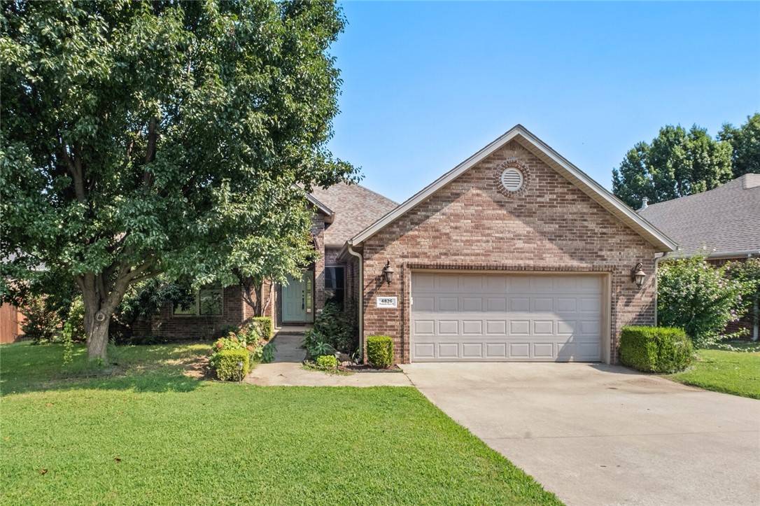 4826 W Plymouth Rock Pl, Fayetteville, AR 72704