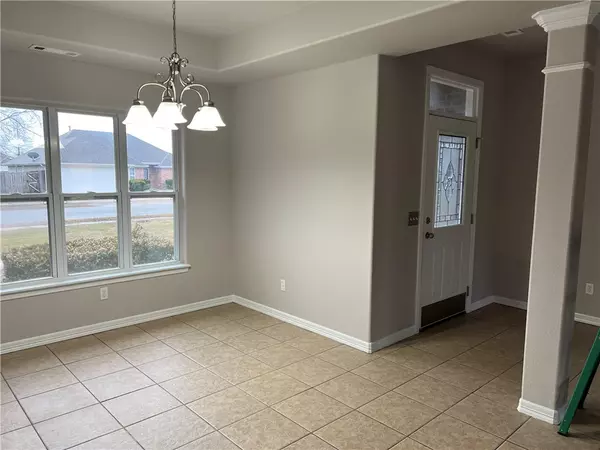 Siloam Springs, AR 72761,1207 E Liberty