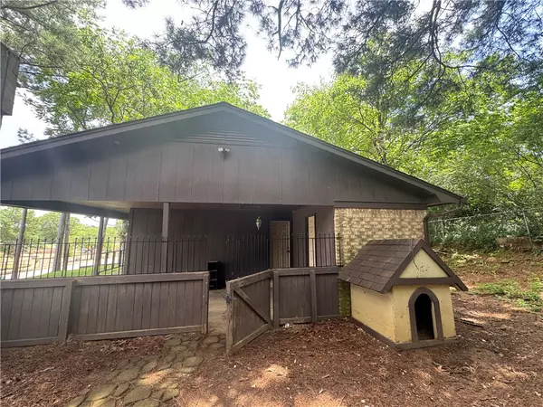 Searcy, AR 72143,611 W Moore