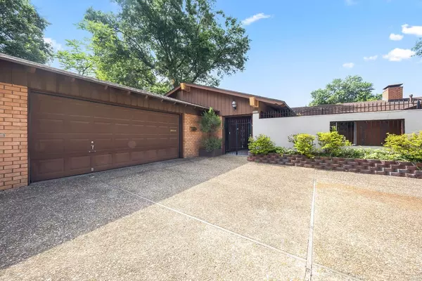 Springdale, AR 72762,2001 Pin Oak Dr