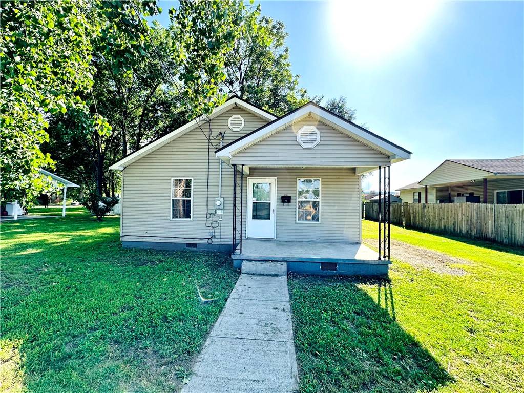 407 N 3rd St, Dardanelle, AR 72834