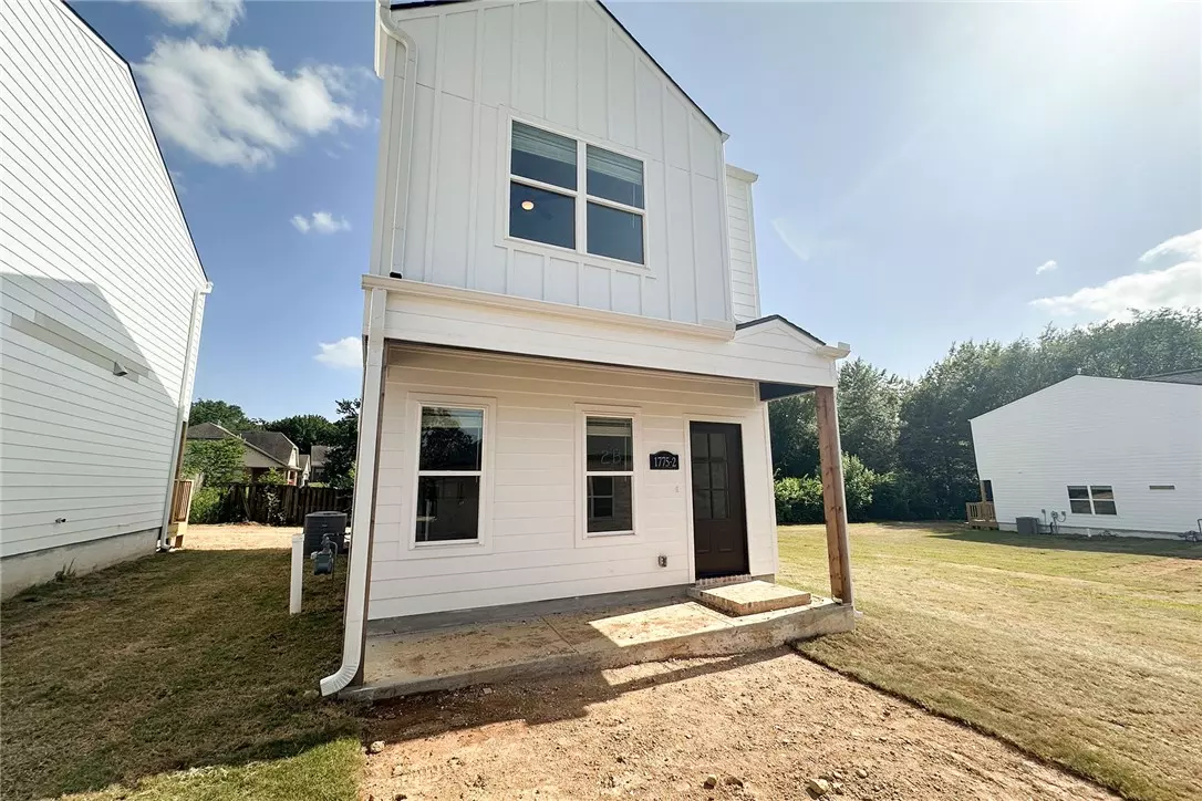 Fayetteville, AR 72703,1234 W James St