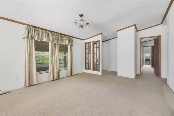 Omaha, AR 72662,15138 Old Cricket Rd