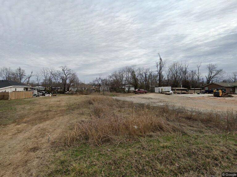 905 B St, Rogers, AR 72756