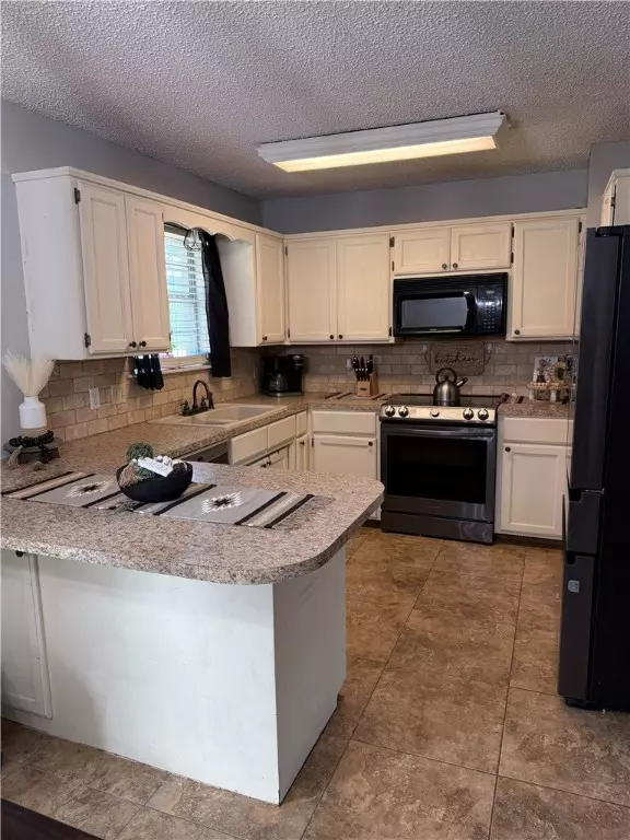 Ozark, AR 72949,604 W Carver St