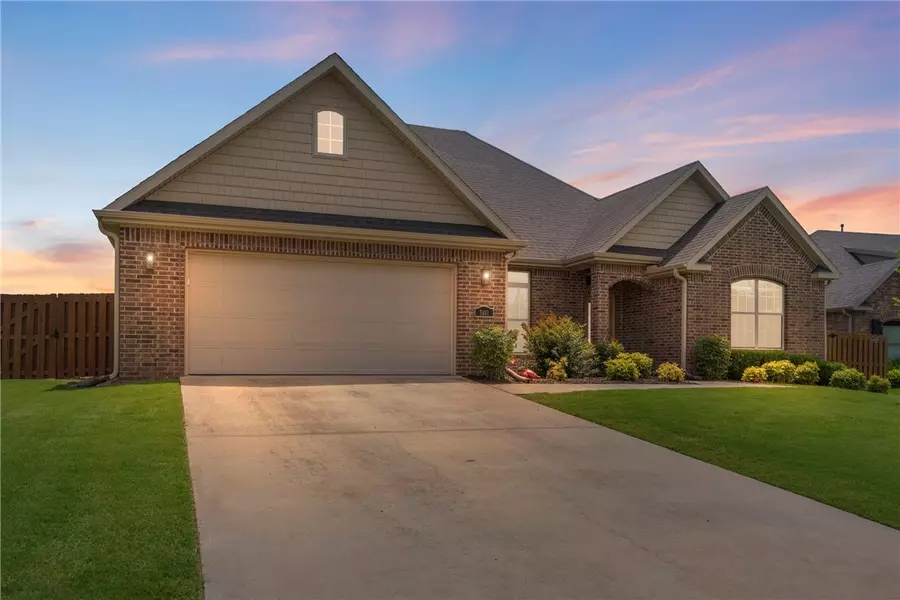 5911 S 66th St, Cave Springs, AR 72718