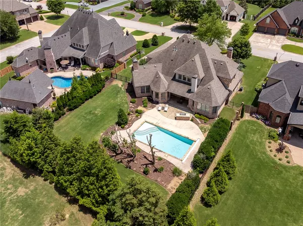 11 Oxford Dr, Rogers, AR 72758