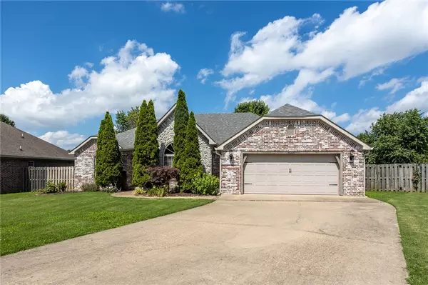 3000 SW Silverbark Rd, Bentonville, AR 72713