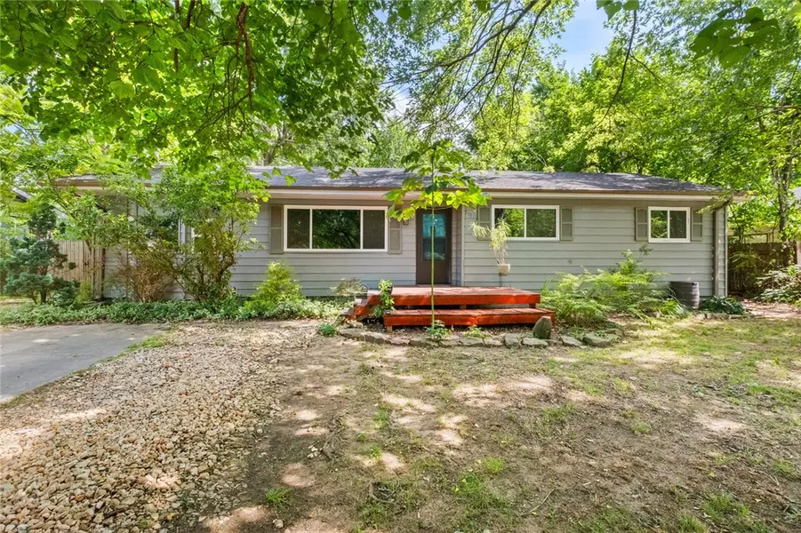 213 E Harold St, Fayetteville, AR 72703