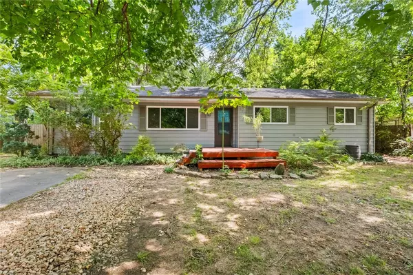 213 E Harold St, Fayetteville, AR 72703