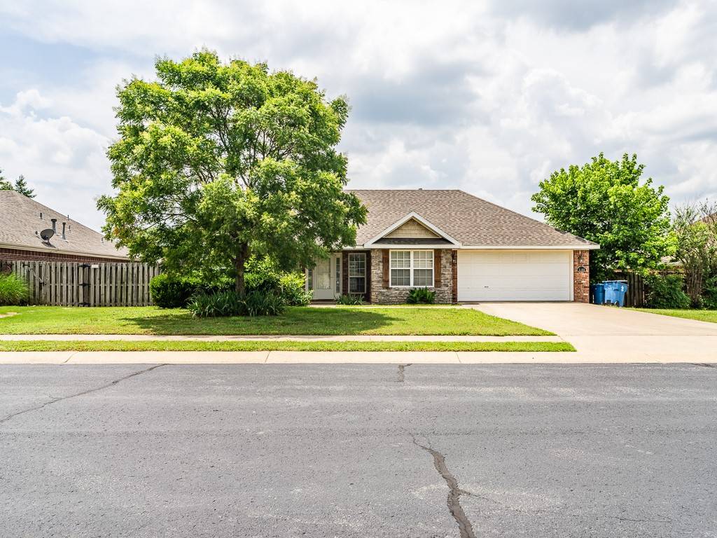 1393 St Claire St, Pea Ridge, AR 72751
