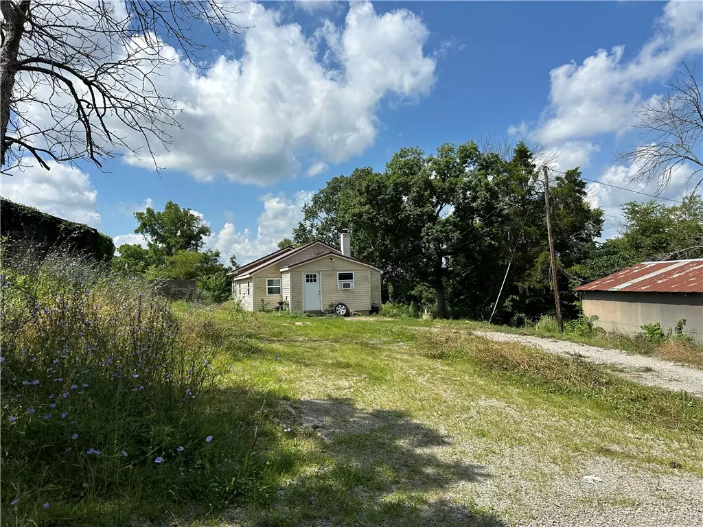 Yellville, AR 72687,1383 HWY 125 N