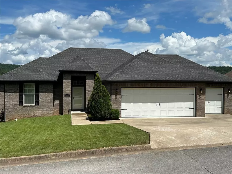 686 W Thornstone Ave, West Fork, AR 72774