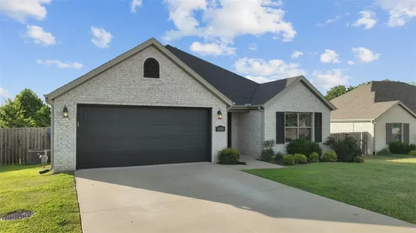 Fayetteville, AR 72704,5838 W Mecklin St