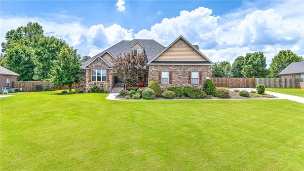 433 Whitcliff Dr, Cave Springs, AR 72718