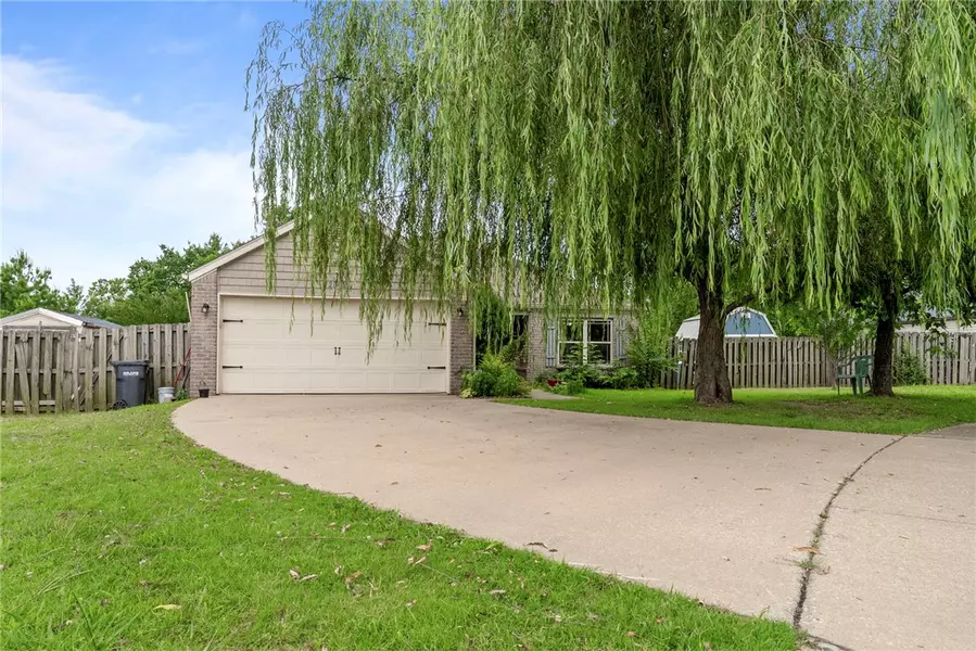 2302 12th Pl, Rogers, AR 72758