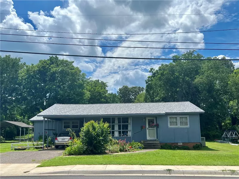 715 Montgomery St, Clarksville, AR 72830