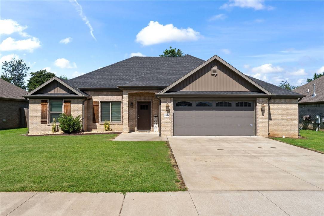 910 Bob Glen Cir, Centerton, AR 72719
