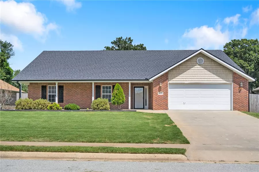 440 Carlson St, Centerton, AR 72719