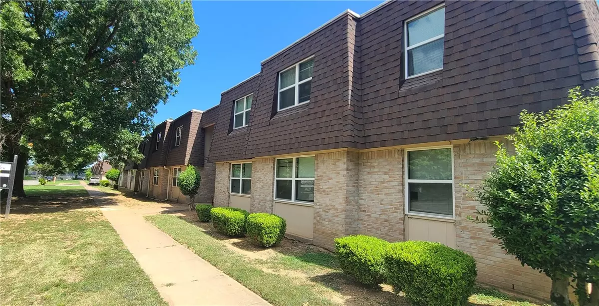 Russellville, AR 72801,1114-1128 9th St