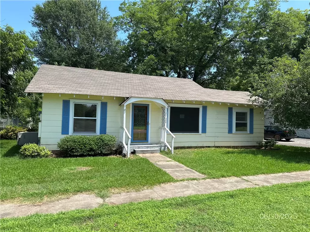 Russellville, AR 72801,211 E J St