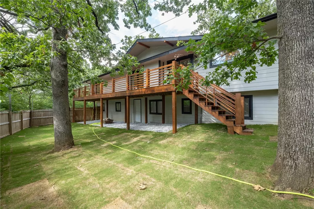 Fayetteville, AR 72701,1143 N Oak Dr