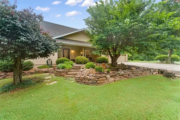 1 Worstead Ln, Bella Vista, AR 72715