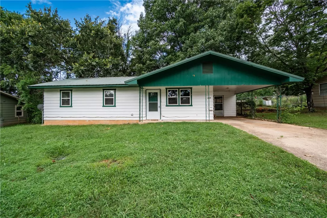 Berryville, AR 72616,204 Cain St