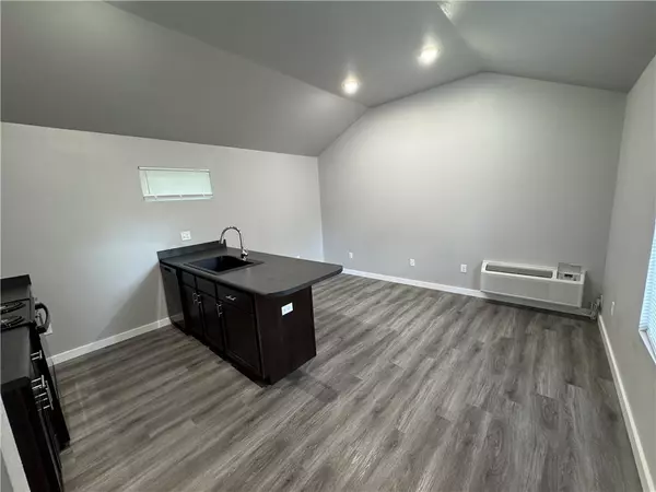 Siloam Springs, AR 72761,814 S Inglewood St