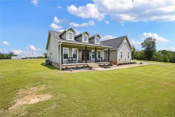 Russellville, AR 72802,292 Water Falls Ln