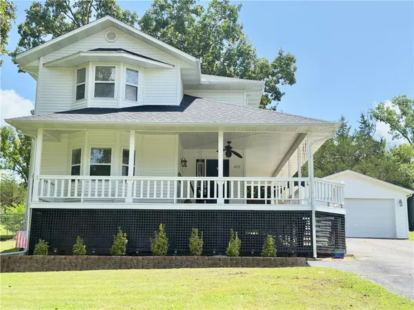 Yellville, AR 72687,1217 N Estes Ave