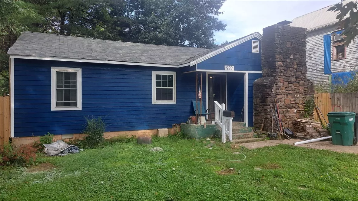 Rogers, AR 72756,922 S B St