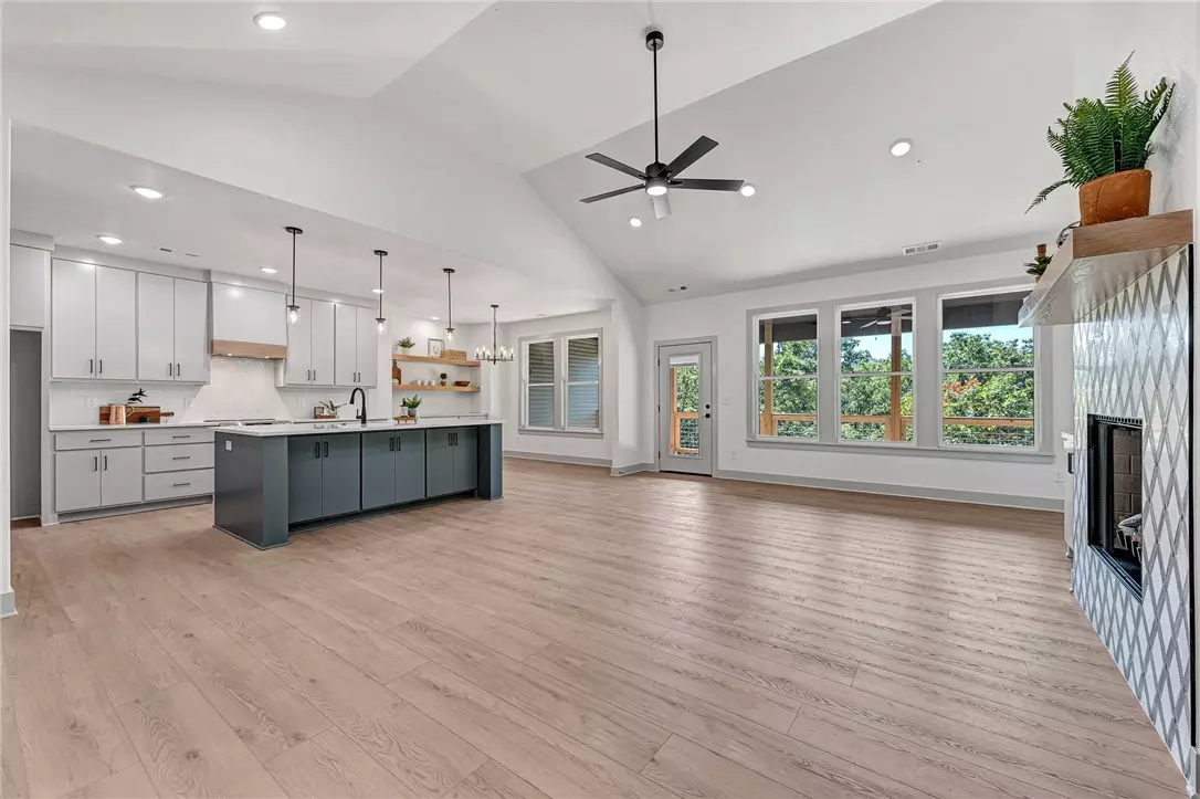 Bella Vista, AR 72714,35 S Cheshnut Dr