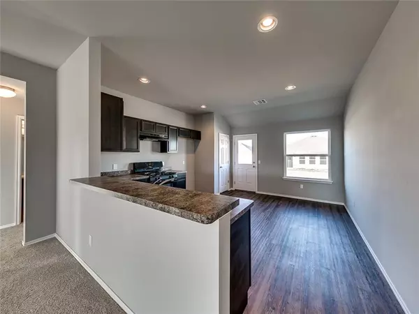 Elkins, AR 72727,594 Jason St