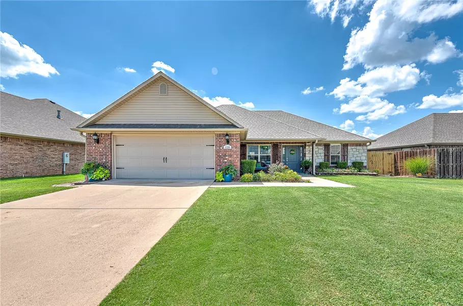 1230 Coventry Ln, Centerton, AR 72719