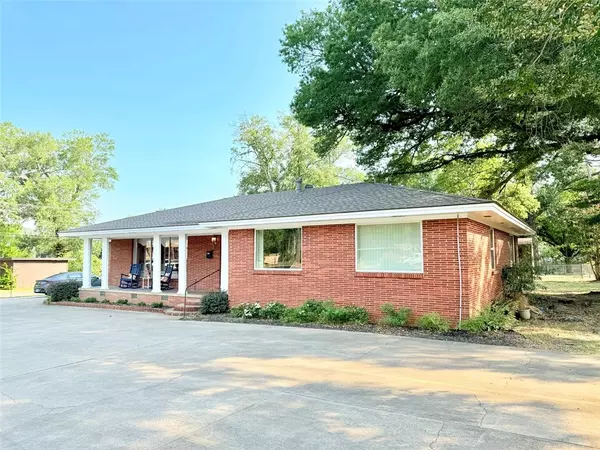2802 W Main St, Russellville, AR 72801
