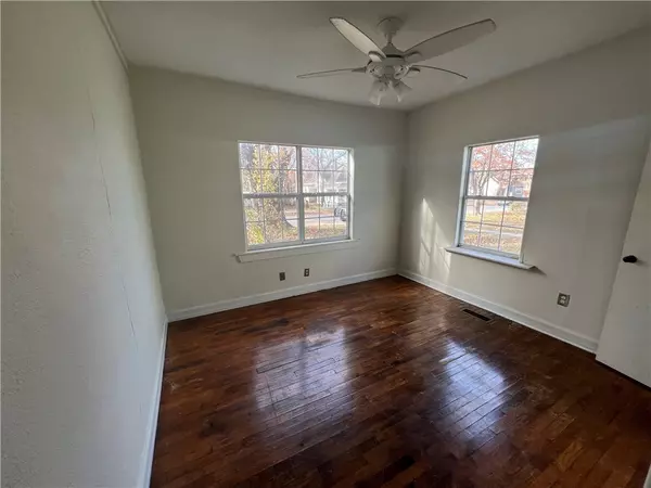 Siloam Springs, AR 72761,221 College St